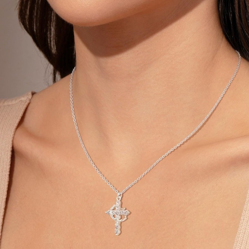 Elegant Gold Necklace - Picture 6 of 7